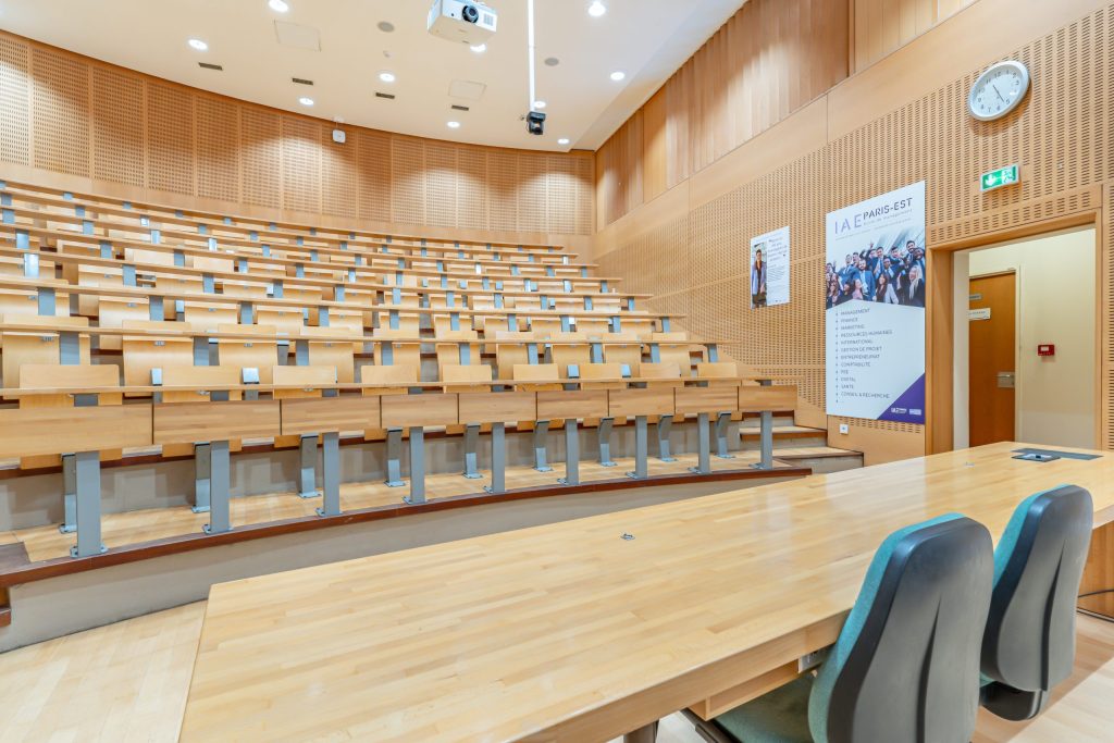 Bâtiment IAE Paris-Est illustrant certifications et accréditations qualité académique